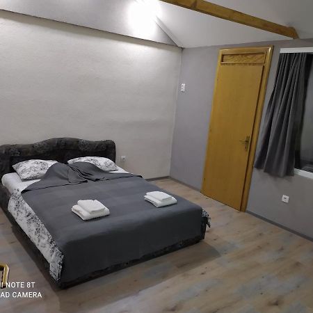 Lenilenii Bungalows ヤイツェ エクステリア 写真
