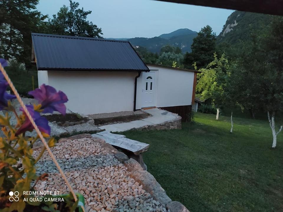 Lenilenii Bungalows ヤイツェ エクステリア 写真